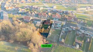 In het hart van Diksmuide, op een uiterst centrale en gegeerde ligging vlak bij de markt, scholen en grote warenhuizen, bevindt zich deze...