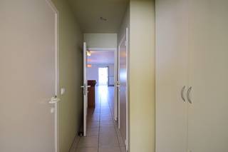 <p>Welkom in dit instapklare gelijkvloers appartement in de residentie Othello, met mooi terras/tuintje, gelegen op een centrale locatie in Gentbrugge. <br />Op minder dan 5min stappen van Merelbeke station en in de nabijheid van UG diergeneeskunde. Op wandelafstand van diverse kleinhandel, grootwarenhuizen, alle voorzieningen en strategisch zeer goed gelegen qua bereikbaarheid.<br />Achteraan het gebouw is een staanplaats aanwezig en een fietsenberging (via sectionele poort bereikbaar). <br /><br />Goede EPC score: 117kWh/(m<sup>2</sup>jaar), energielabel B<br />Bewoonbare oppervlakte 66m<sup>2</sup><br />Oppervlakte terras/tuin 35m<sup>2</sup><br />Bouwjaar 2002<br />KI 646<br />Geen overstromingsgevoelig gebied: G-score A, P-score A<br />Stedenbouwkundige inlichtingen: voorkooprecht, woongebieden, vergunningen, geen verkavelingsvergunning, geen rechterlijke maatregel of bestuurlijke maatregel opgelegd. <br /><br /><strong>Voor meer info of een bezoek bel 0475757251 of mail philip@ocvastgoed.be</strong><br /><br /><br /><br /><br /><br /><br /> </p>