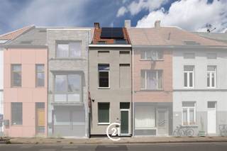 <p>Bent u op zoek naar een energiezuinige en instapklare woning met 3 slaapkamers en buitenruimte in het centrum van Gent? Dan is deze woning precies wat u zoekt.</p><p>Deze volledig gerenoveerde woning is gelegen aan de Drongensesteenweg in Gent, een vlot bereikbare en levendige ligging op korte afstand van het stadscentrum. In de directe omgeving vindt u een ruim aanbod aan winkels, scholen, openbaar vervoer en andere dagelijkse voorzieningen. De ligging combineert zo het comfort van stedelijk wonen met een vlotte mobiliteit, ideaal voor wie centraal en toch aangenaam wil wonen.</p><p>De woning werd volledig gerenoveerd en afgewerkt met kwalitatieve materialen. Daarnaast beschikt ze over vloerverwarming, wat zorgt voor extra wooncomfort. Zowel de voor- als achtergevel werden geïsoleerd, het dak werd vernieuwd en geïsoleerd, en ook alle leidingen werden volledig vervangen.</p><p>Indeling:<br />GLV: Bij binnenkomst betreedt u de inkomhal die toegang geeft tot de lichtrijke leefruimte met open keuken. Op het gelijkvloers is eveneens een apart toilet aanwezig. Via de leefruimte heeft u toegang tot de buitenruimte.<br />1steV: Via de trap bereikt u de nachthal die toegang biedt tot twee ruime slaapkamers en de badkamer.<br />2deV: Hier bevinden zich nog twee slaapkamers, bereikbaar via de trap in de hal, evenals een volledig geïsoleerde zolderruimte.</p><p>Interesse? Neem gerust contact met ons op voor meer informatie of om een bezoek in te plannen.</p>