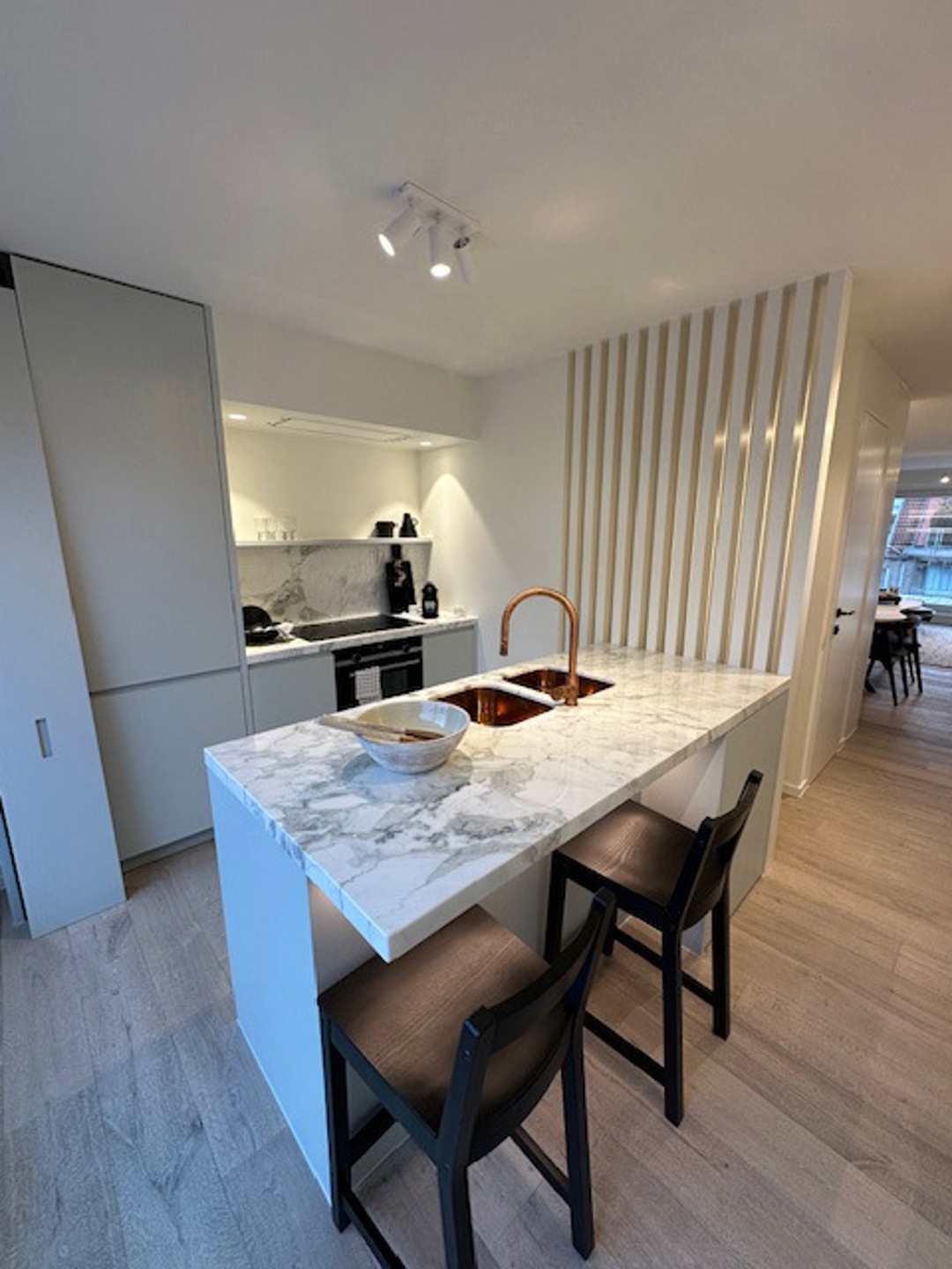 Stijlvol gerenoveerd appartement op een zucht van de zee! - foto 5
