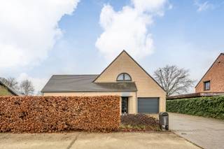 Uitzonderlijke woning op een prachtig perceel van 9 are 78ca te Paaleik 7, GeelDeze karaktervolle villa is gelegen op een ruim perceel in een rustige...