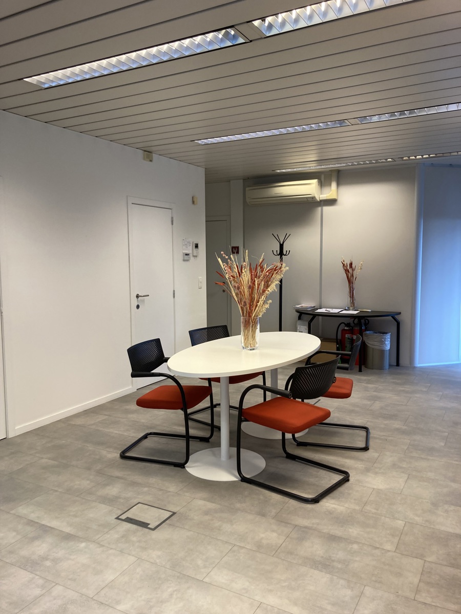 Ruime kantoorruimte te huur op toplocatie tussen Kortrijk centrum en ’t Hoge - foto 2