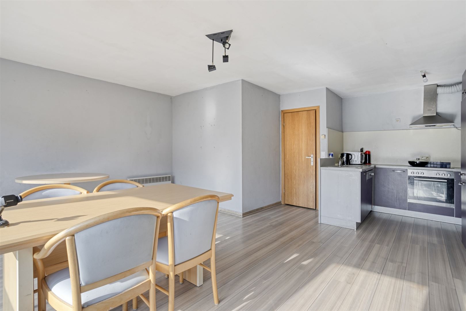 Op te knappen, lichtrijk 2-slpkapp. in centrum - foto 4