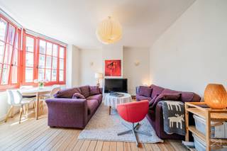 <h3>🏡 EXCLUSIEF – OPENDEURDAG OP ZONDAG 13 SEPTEMBER<br /><br />Deze zondag 13 september kunt u dit pand exclusief bezoeken tijdens onze opendeurdag, van 16u tot 17u. Kom gerust langs, met of zonder afspraak!<br /><br />SINT-JOOST-TEN-NODE – Appartement met 2 slaapkamers en terras in karaktervol gebouw</h3>
<p>Ideaal gelegen <strong>Rue Saint-Josse 13 in Sint-Joost-ten-Node</strong>, in het hart van een dynamische en gegeerde buurt, vlakbij de Europese instellingen, het stadscentrum, winkels, openbaar vervoer en alle voorzieningen, vindt u dit charmante appartement van ± 70 m² in een <strong>kleine mede-eigendom van slechts 5 eenheden</strong>.</p>
<p>Het appartement bestaat uit een aangename en lichtrijke leefruimte, een keuken, <strong>twee slaapkamers</strong>, een badkamer en een <strong>terras</strong>, een echte troef om te genieten van buitenruimte in de stad.</p>
<p>U zal gecharmeerd worden door het karakter van dit <strong>prachtige gebouw met veel uitstraling</strong>, met een mooie architecturale stijl en een strategische ligging tussen de Europese wijk en het centrum van Brussel.</p>
<h3>Troeven:</h3>
<p>✔ Appartement van ± 70 m²<br />✔ 2 slaapkamers<br />✔ Terras<br />✔ Kleine mede-eigendom van 5 units<br />✔ Lage gemeenschappelijke kosten<br />✔ Elektriciteit conform<br />✔ EPC: D-<br />✔ Uitstekende ligging nabij winkels, openbaar vervoer en Europese instellingen</p>
<p>Of het nu gaat om eigen bewoning of als investering, dit appartement is een mooie opportuniteit in een wijk in volle ontwikkeling met een sterke huurvraag.</p>
<p><strong>Informatie en bezoeken:</strong></p>
<p><strong>Rebecca Hallal – Vastgoedmakelaar</strong><br />📞 0472 12 62 42<br />✉️ bruxelles.europe@weinvest.be</p>
<p><strong>We Invest Brussel-Europe</strong></p>