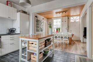 Deze karaktervolle woning, rustig gelegen op wandelafstand van het centrum van Sint-Maria-Aalter, heeft heel wat moois te bieden. Dankzij de recente...