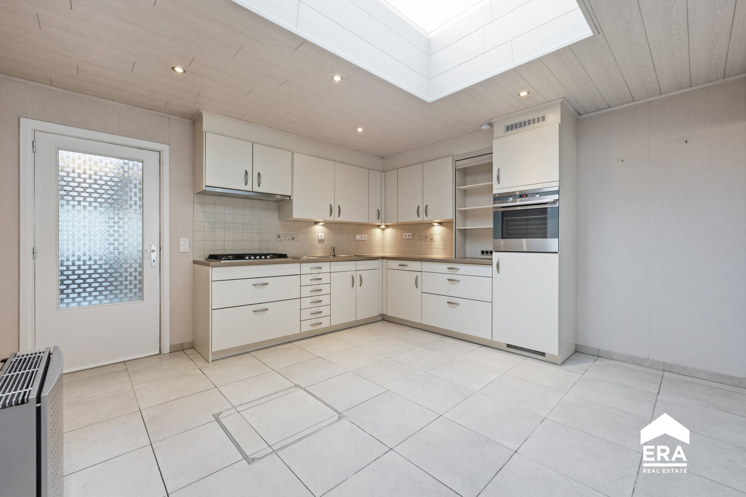 Statige rijwoning met tuin en externe garage in Roeselare - foto 5