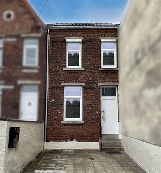 SOUS OPTION Rebecq, belle maison rénovée (en grande partie) proposant 3 chambres, un emplacement de parking privé et un joli jardin. Elle se...