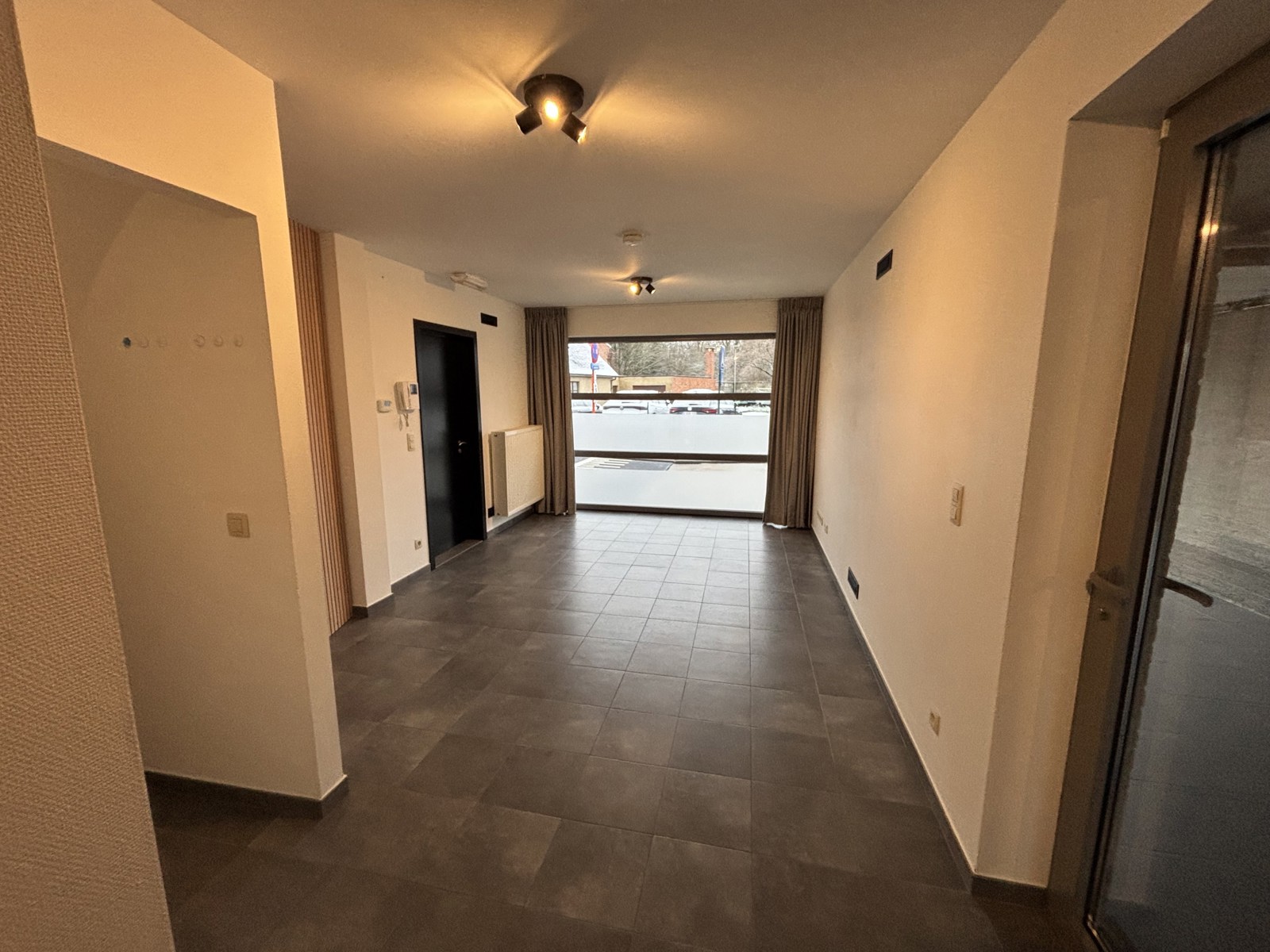 Instapklaar handelspand met parkeerplaats - foto 2