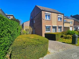 Charmante eengezinswoning op een rustige locatie op een steenworp afstand van het centrum.Doe een bod vanaf 439.000 EURVirtuele...
