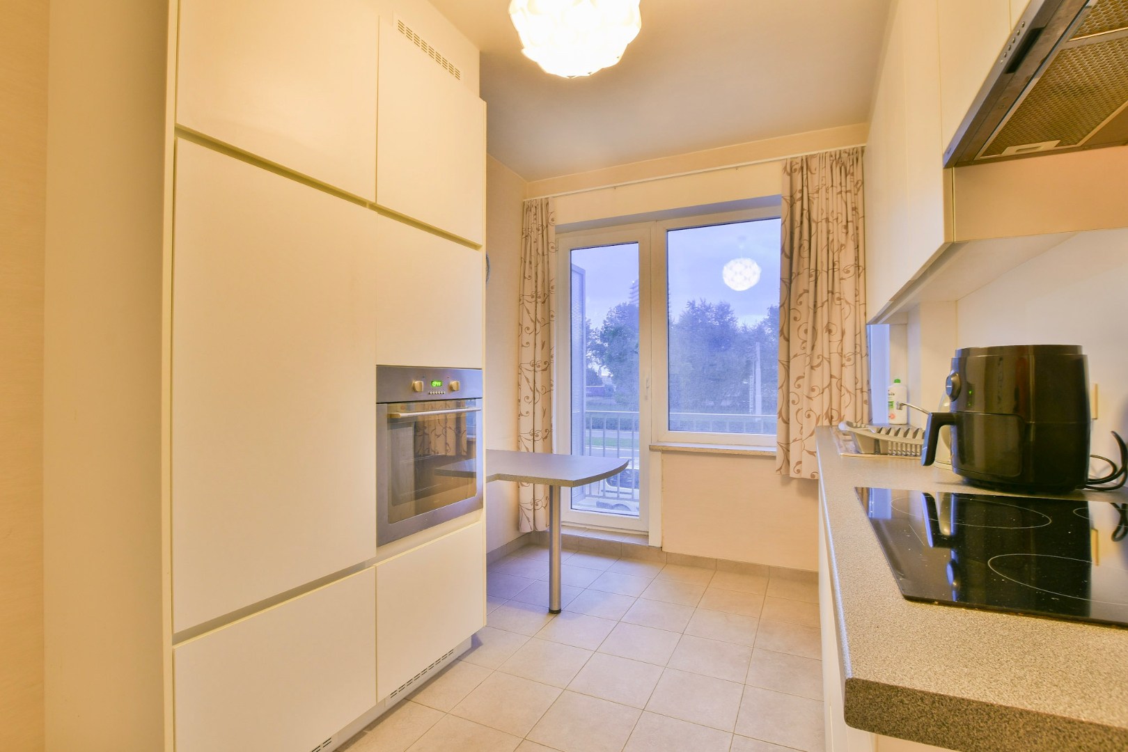 Lichtrijk twee slaapkamer appartement te huur in Oostende - foto 4