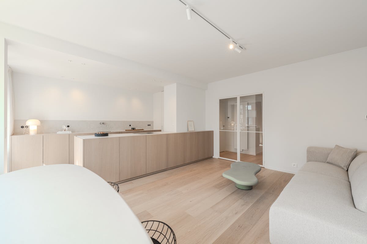 Luxueus gerenoveerd 2-slaapkamerappartement te Oostende - foto 4