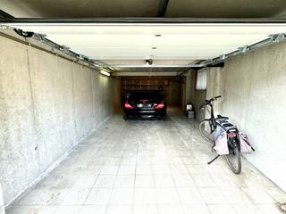 DUBBELE GARAGEBOX in de Residentie Ter Wind. Het betreft een dubbele garage in de lengte. Automatische poort. Maandelijkse huurprijs: € 150 +...