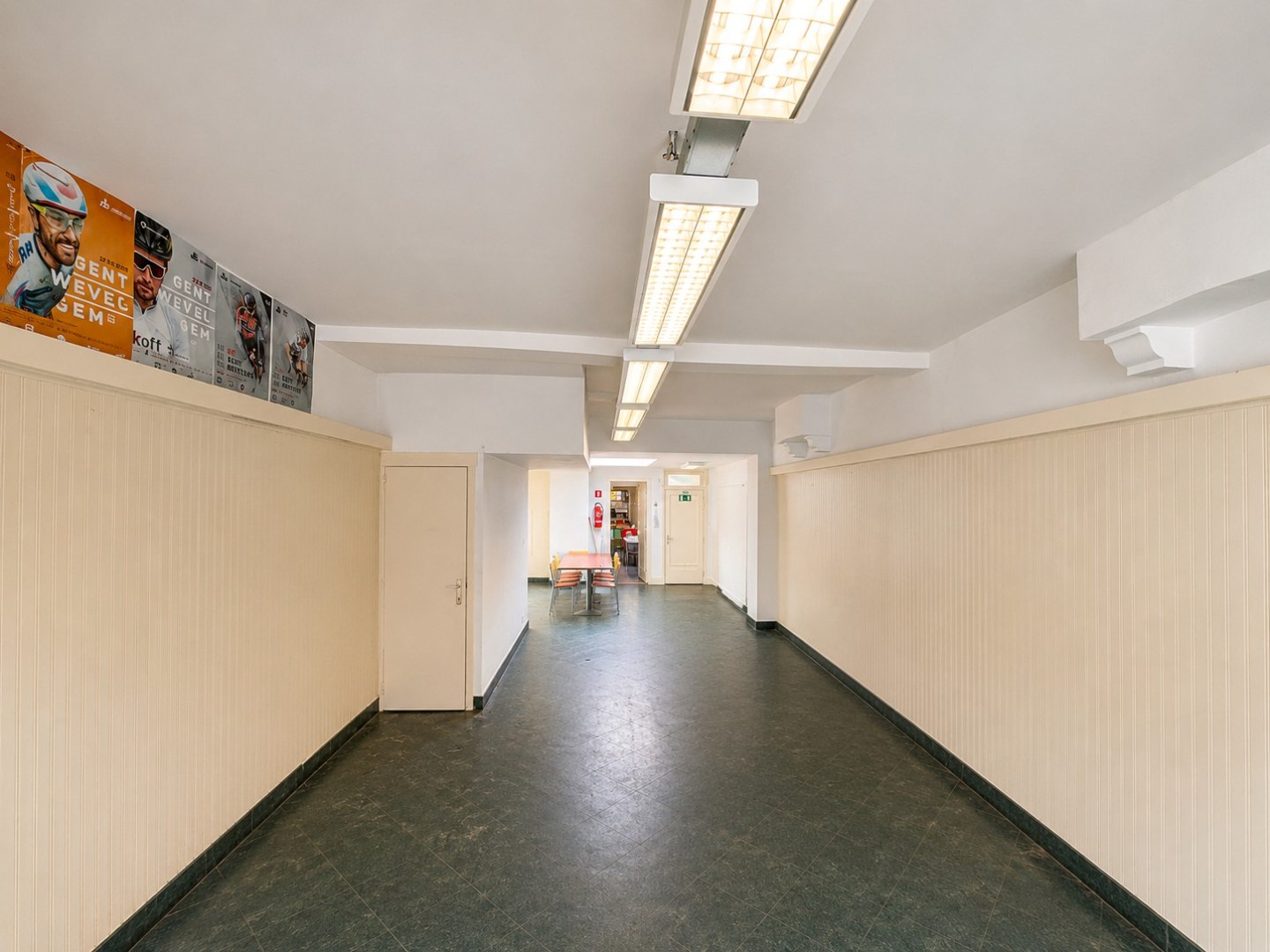 Ruim volume pal in het centrum met tuin en garage - foto 4