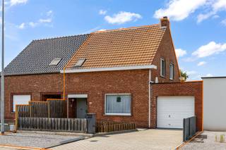 Perfect onderhouden woning met ruime garage en bijgebouw! Belangrijkste troeven:- Verrassend veel ruimte (280m2)!- Uitstekend onderhouden- Mooi...