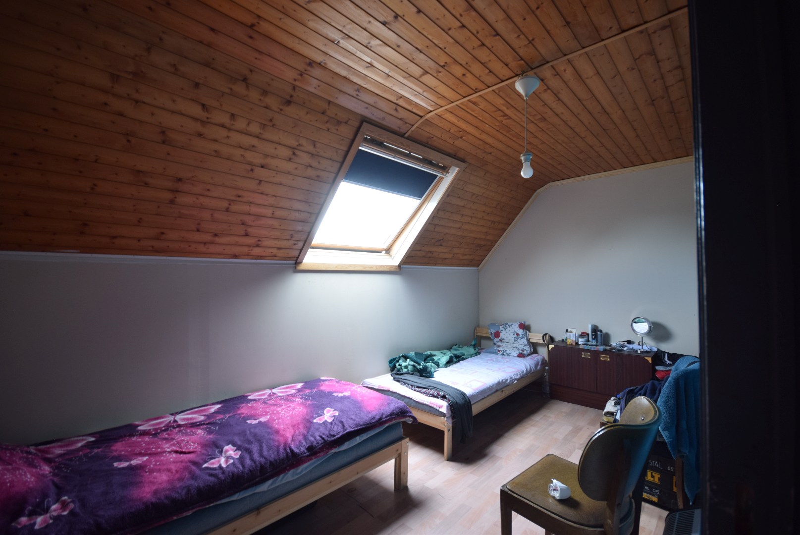 Instapklare rijwoning met ruime tuin en twee slaapkamers te Roeselare - foto 4