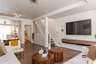 <p><span>HOBOKEN | READY-TO-MOVE-IN THREE-BEDROOM BEL-ÉTAGE WITH GARDEN AND GARAGE | VERY CENTRALLY LOCATED | EPC B | </span></p><p><span>Layout as follows: ground floor: entry hall—in-house garage with automatic sectional door—laundry room and guest restroom. </span></p><p><span>First floor: living room with sitting area and dining area—semi-open, fully equipped kitchen and large terrace with stairs leading to the garden.</span></p><p><span>Second floor: staircase - bathroom with walk-in shower and vanity - three bedrooms and separate toilet. </span></p><p><span>This move-in-ready home, with a living area of 170m², is located on the Hoboken-Wilrijk border, with public transportation, shops, and schools in the immediate vicinity. </span></p><p><span> </span></p>