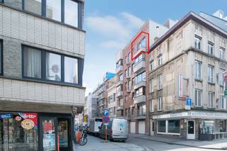 Lichtrijk 1-slaapkamerappartement in rustige residentie nabij de Zeedijk en het centrum. Recent volledig geschilderd en behangen. De leefruimte...
