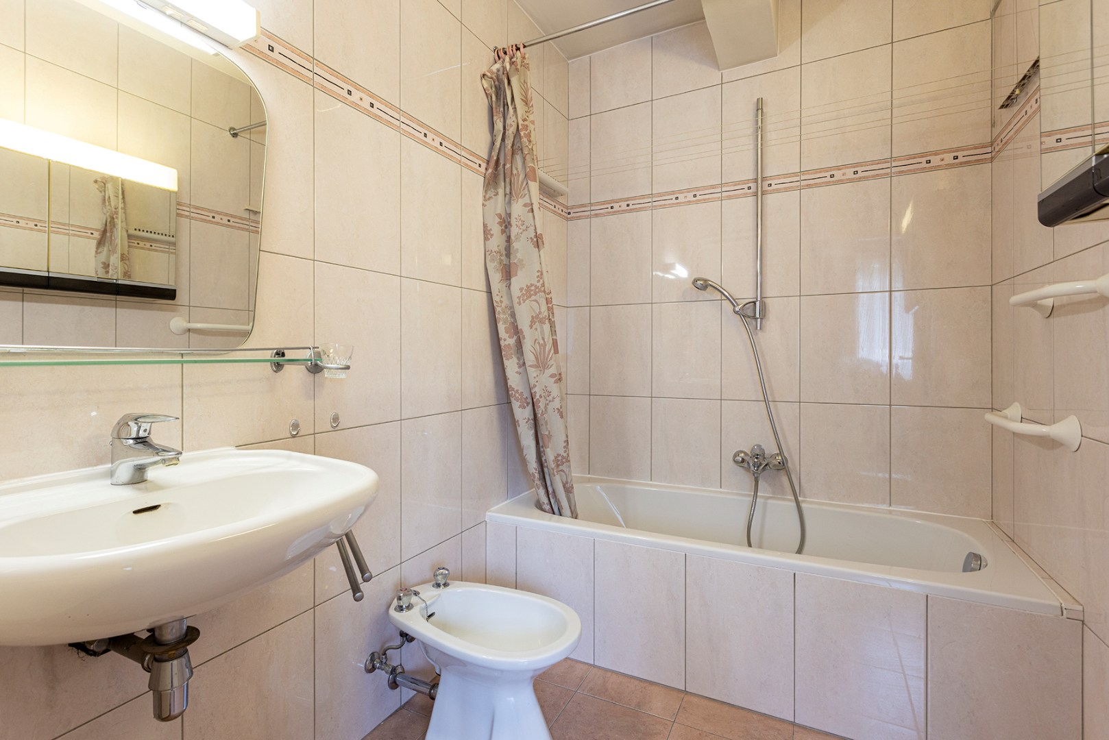 Gelijkvloers appartement (142m²) met 2 slpk & mogelijkheid tot aankoop garage of staanplaats! - foto 5