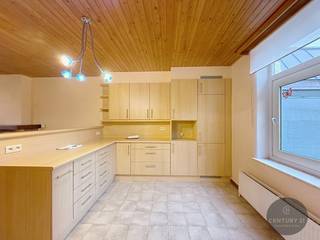 Welkom in deze gezellige en verrassend ruime woning, gelegen in het charmante Dudzele, op een boogscheut van Brugge. Dankzij de achteruitgang...