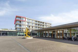 This luxurious corner apartment is located in the Residentie Boekerij on the ZuidBoulevard site. The apartment is located on the 4th floor so you...