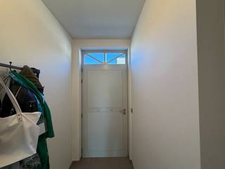 Op de weg van Wakken naar Oeselgem bevindt zich deze mooi afgewerkte woning. De ligging geeft een vlotte verbinding naar Waregem en Deinze. In...