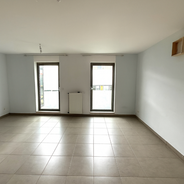 Ruim en lichtrijk appartement met 2 slaapkamers, terras en 'dubbele' autostaanplaats op een boogscheut van de Leie - foto 4