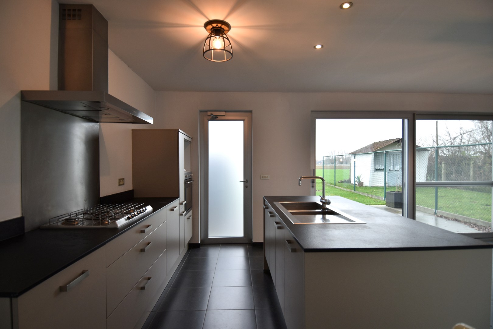 Vernieuwde eigendom met garage, tuin en topligging te koop aan de rand van Gullegem - foto 4