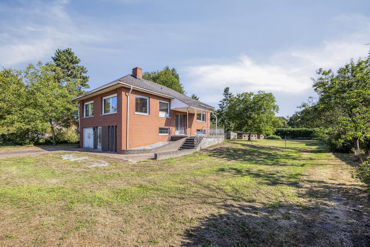 te renoveren huis op een perceel van 2445m² te koop in Geel - foto 4