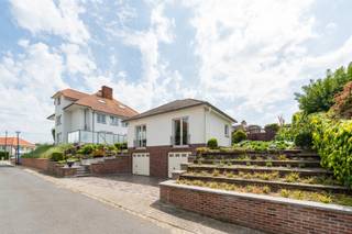 Koksijde : In de rustige Senegalese wijk van Koksijde bevindt zich deze vrijstaande villa op een mooi perceel. De woning beschikt over...
