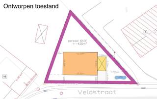 Perceel bouwgrond voor het oprichten van een OPEN bebouwing. Zeer rustig gelegen perceel maar toch vlot bereikbaar! Driehoekig perceel met een straatbreedte van 31m60. Er werd reeds een stedenbouwkundig attest aangevraagd voor het oprichten van een nieuwbouw met footprint van 12m op 8m. Qua gabarit is er vrije keuze: hellend dak of plat dak. Het attest werd gunstig geadviseerd.<br />Dankzij de fiscale maatregelen inzake afbraak en heropbouw kan u slopen en heropbouwen aan 6% BTW, indien u aan de voorwaarden voldoet!