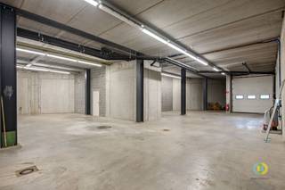 Deze opslagplaats is gelegen op een uitstekende strategische locatie te Vilvoorde, met vlotte verbindingen richting Brussel, Mechelen en...