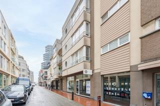 Commercieel gelegen handelspand te huur in het centrum van Heist. Momenteel ingericht en uitgebaat als kapsalon. Dankzij de centrale ligging...