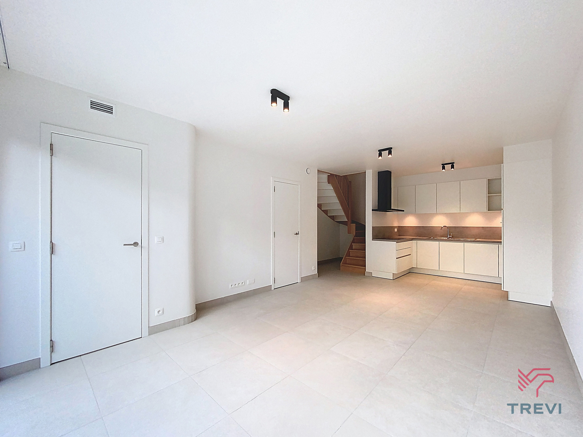 Nieuwe duplex met 4 kamers en ruime kamers - foto 4