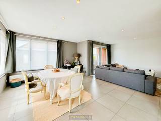 RECENT EN INSTAPKLAAR APPARTEMENT op de 1ste verdieping op een strategische ligging NABIJ HET CENTRUM VAN OUDENAARDE. Met een bewoonbare...