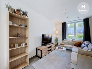 Dit stijlvolle herenhuis werd <strong>volledig ingericht</strong> en succesvol uitgebaat als<strong> vakantiewoning</strong> en beschikt over maar liefst <strong>5 ruime slaapkamers en 5 badkamers</strong>, wat garant staat voor optimaal comfort en privacy voor elke gast.<br /><br />De woning is <strong>volledig operationeel voor vakantieverhuur </strong>en beschikt over een <strong>officieel goedgekeurde toeristische logiesfunctie </strong>toegekend door de <strong>gemeente Koksijde</strong>. Daarnaast is het pand volledig <strong>in orde met de geldende regelgeving</strong>: het is ingeschreven bij <strong>Toerisme Vlaanderen</strong> en beschikt over een<strong> geldig brandveiligheidsattest</strong>.<br /><br />Dankzij de doordachte indeling en complete inrichting biedt deze eigendom een uitstekend verhuurpotentieel met aantrekkelijk rendement. Dit maakt het pand bijzonder interessant voor investeerders die op zoek zijn naar een vastgoedopportuniteit met onmiddellijke exploitatiewaarde én verdere groeimogelijkheden.<br /><br /><u><strong>Belangrijkste troeven</strong></u>
<ul>
<li>Karaktervol herenhuis</li>
<li>5 volwaardige slaapkamers & 5 badkamers</li>
<li>Volledig ingericht en instapklaar voor vakantieverhuur</li>
<li>Officieel goedgekeurde toeristische logiesfunctie</li>
<li>Ingeschreven bij Toerisme Vlaanderen</li>
<li>Geldig brandveiligheidsattest</li>
<li>Sterk rendements- en investeringspotentieel</li>
</ul>
Deze eigendom vormt een unieke kans voor wie wil investeren in toeristisch vastgoed met schaalbaarheid, of voor wie op zoek is naar een ruime woning met een veelzijdige invulling.<br /><br />📩 <strong>Meer info of bezoek?</strong> Contacteer ons gerust.