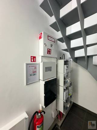 <strong>PLAN UW BEZOEKMOMENT VIA ONZE WEBSITE www.immoboss.be</strong><br /><br />Deze eigendom bestaat uit 3 gerenoveerde appartementen en is gelegen in een rustige straat in het Rabot en in de onmiddellijke nabijheid van scholen, winkels en openbaar vervoer. (mobiscore 9,3/10).<br />De appartementen werden zorgvuldig gerenoveerd met aandacht voor de energiezuinigheid. De 3 appartementen beschikken dan ook over een EPC Label B. Alle keukens werden uitgerust met een vaatwas, combi-oven , grote frigo met diepvriesvak. Verwarmen/koelen gebeurt via een warmtepomp. <br /><br /><u>Victor Frisstraat 4</u>: Gelegen op het gelijkvloers.Indeling: leef-en woonruimte met open geïnstalleerde keuken, apart toilet en een slaapkamer met badkamer. € 800/ maand. EPC 135 kWh/m<sup>2</sup>jaar.<br /><u>Victor Frisstraat 4A</u>: Gelegen op de eerste verdieping; Indeling: leef-en woonruimte met open geïnstalleerde keuken, slaaphoek, badkamer met douche lavabo en toilet en een terrasje. € 825/maand. EPC 163 kWh/m<sup>2</sup>jaar<br /><u>Victor Frisstraat 4B</u>: duplex gelegen op de tweede verdieping; Indeling: leef-en woonruimte met open geïnstalleerde keuken, badkamer met douche, lavabo en toilet. Via een vaste trap is de slaapkamer bereikbaar.<br />€ 850/maand. EPC 159 kWh/m<sup>2</sup>jaar.<br /><br />- Onmiddellijk beschikbaar<br />- Domicilie verplicht<br /><br /><strong>PLAN UW BEZOEKMOMENT VIA ONZE WEBSITE www.immoboss.be</strong>
