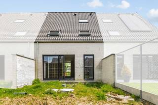 In de Koning Boudewijnstraat in Lauwe, in het woonproject Korenhof bieden wij momenteel deze prachtige gesloten bebouwing (lot 9) in een...