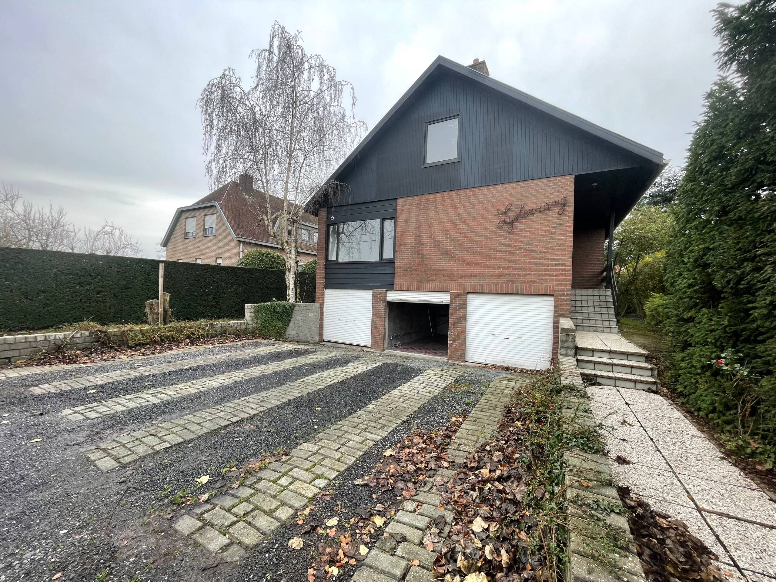 Villa met 3 slaapkamers, tuin en 3 garages te Menen - foto 1
