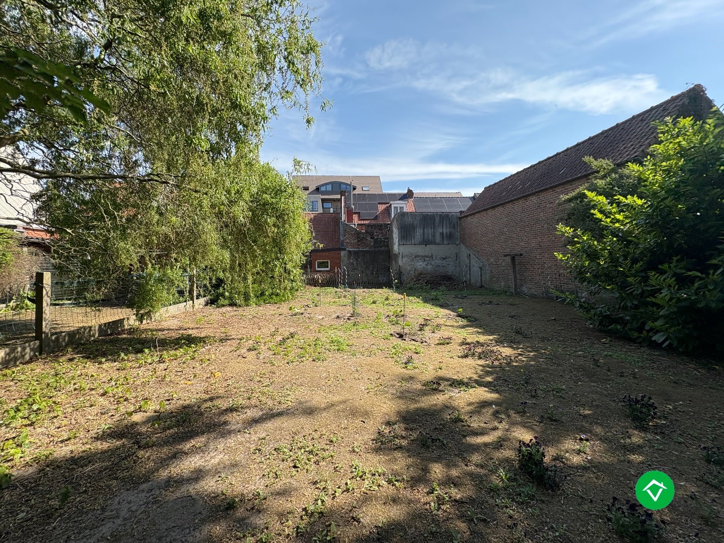 TE KOOP: Ruim perceel bouwgrond in het centrum van Koekelare – unieke opportuniteit! - foto 3