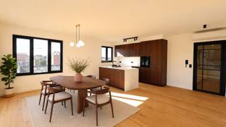 Op de vierde verdieping van residentie Mozart vindt u dit prachtig, volledig vernieuwd appartement. Bij het binnenkomen wordt u verwelkomd in een...