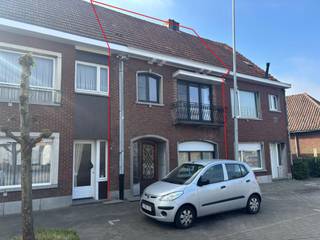 Charmante gerenoveerde woning met 4 slaapkamers en garage.Deze gesloten woning in het dorp Oosthoven, Oud-Turnhout, biedt comfort na een volledige...