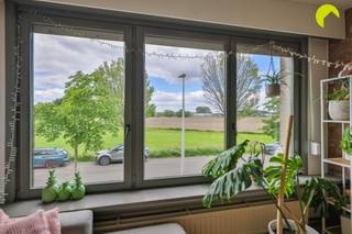 Are you looking for a semi-detached building with triple driveway, garage, green garden with spacious terrace, 2 large bedrooms + small dressing...