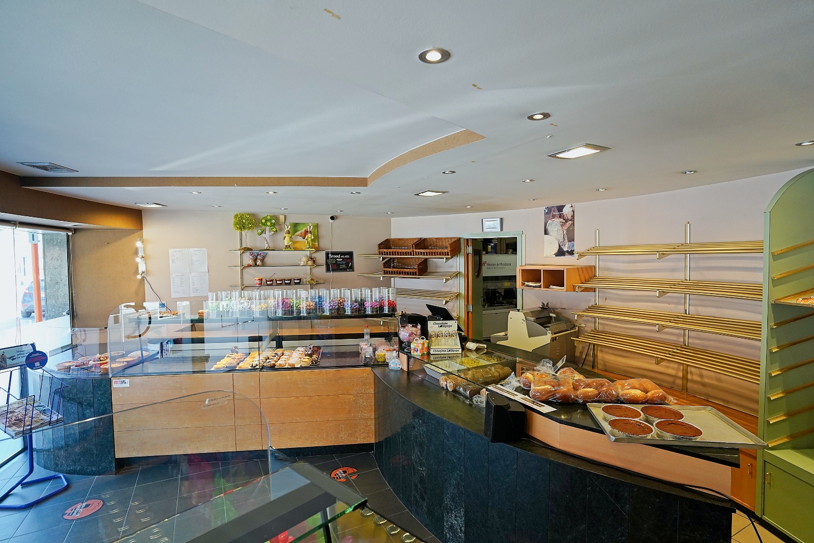 Instapklare bakkerij met bovenliggende woonst op topligging in Sint-Niklaas! - photo 4