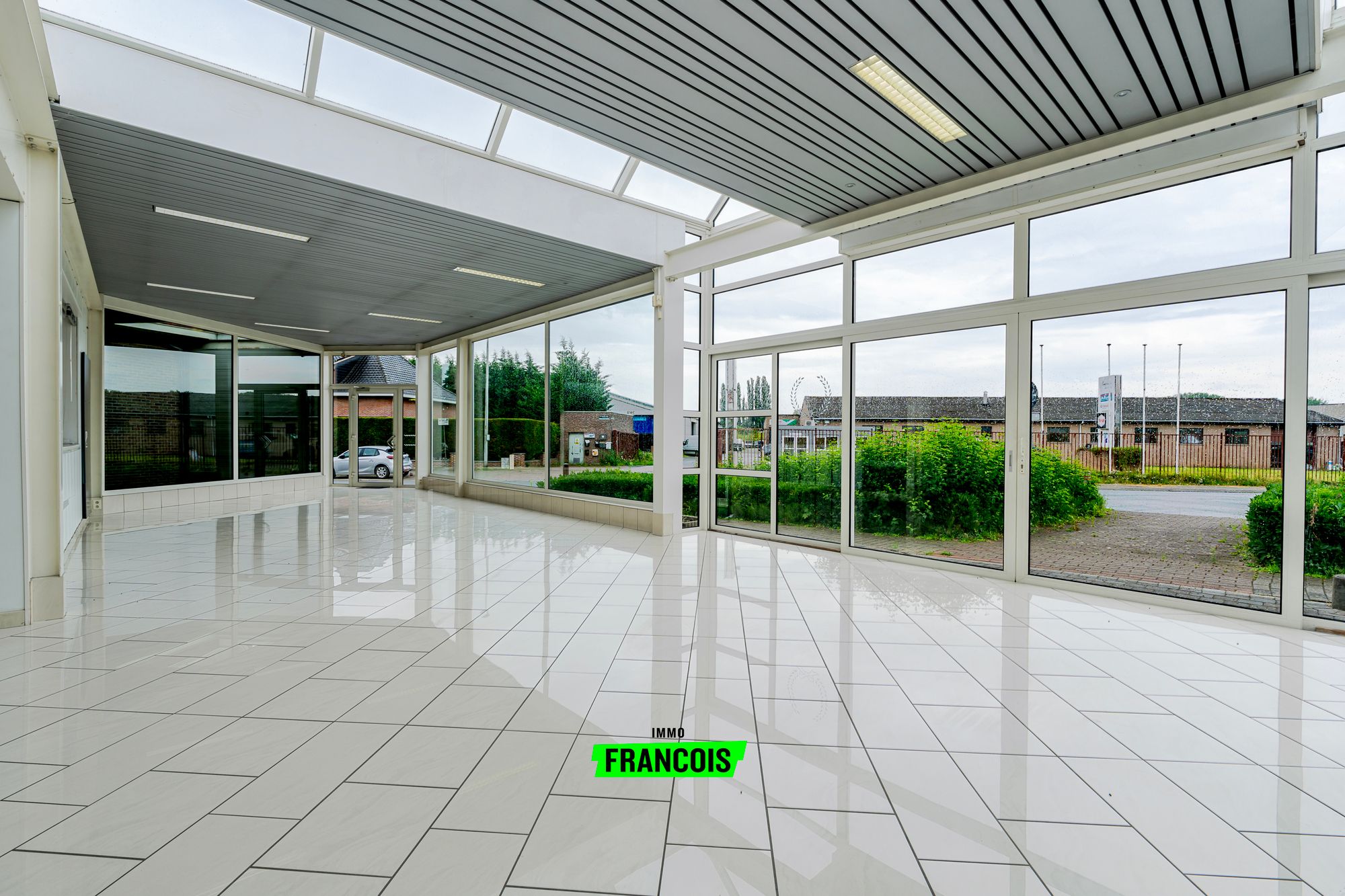 Commercial à vendre à Sint-Pieters-Leeuw avec 4 chambres - photo 3