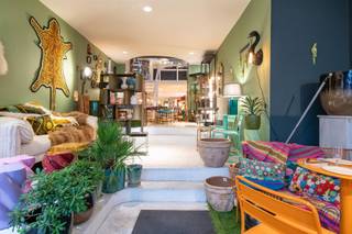 Building informationUNIQUE property located in Burnt-Entrepot Street, in the middle of the City! The total useful area is approximately 700m²! On the...