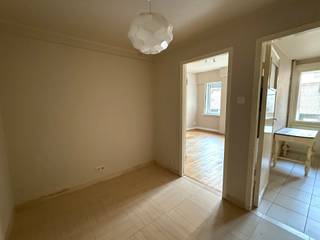 Aangenaam één slaapkamerappartement gelegen op de eerste verdieping van een gebouw in de Justitiestraat te 2018 Antwerpen. Het appartement geniet...