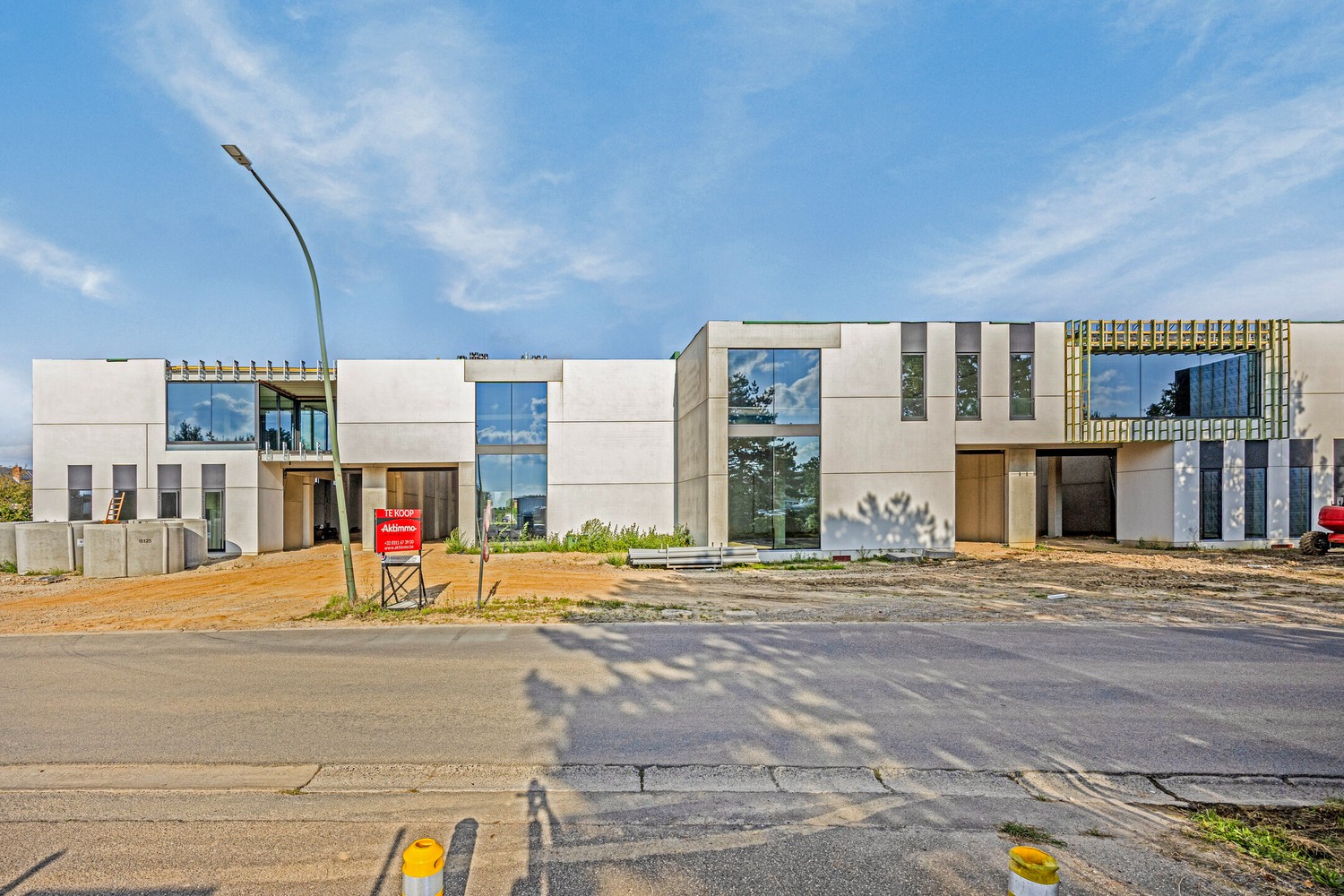 Modern bedrijfsgebouw op knappe site te koop! - foto 2