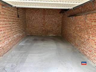 HOBOKEN | GARAGEBOX MET MANUELE KANTELPOORT GELEGEN IN DE OUDESTRAAT 52 |geen nutsvoorzieningen | D 5,5m x B 3,3m | Centrum Hoboken ...