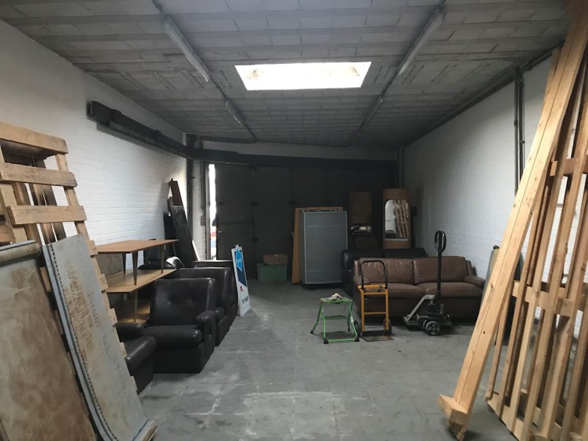 Warehouse of approx. 70 m² for rent near the center of Roeselare - photo 3