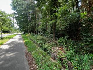 Gelegen op een goed bereikbare locatie op de grens met Schilde, Sint-Antonius en Brecht, bevindt zich dit mooi stuk bouwgrond van 2552m² met...